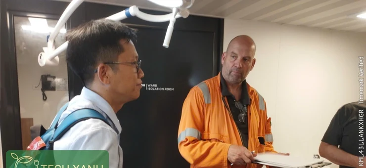 Tech Xanh engineers coordinating on site